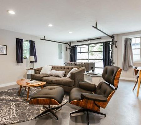 אתנס Greenway Garage With Firepit מראה חיצוני תמונה