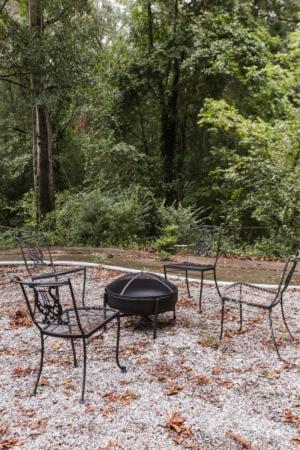אתנס Greenway Garage With Firepit מראה חיצוני תמונה